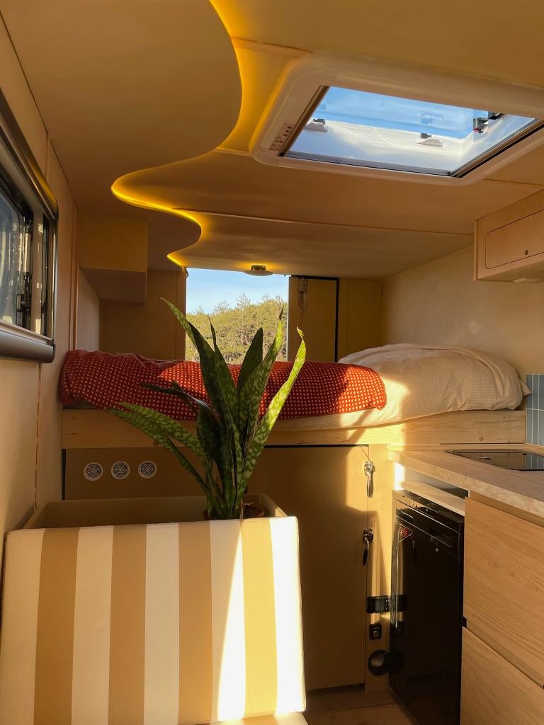 Unieke off-grid bakwagen camper Tiny house, Caravans en Kamperen, Campers, Chemisch toilet, Buscamper of Camperbus, Koelkast, Volkswagen