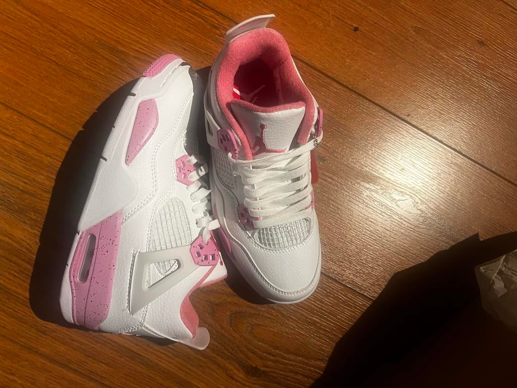 Roze Jordan 4’s maat 37,5, Kleding | Dames, Schoenen, Ophalen of Verzenden, Nieuw, Roze, Sneakers of Gympen