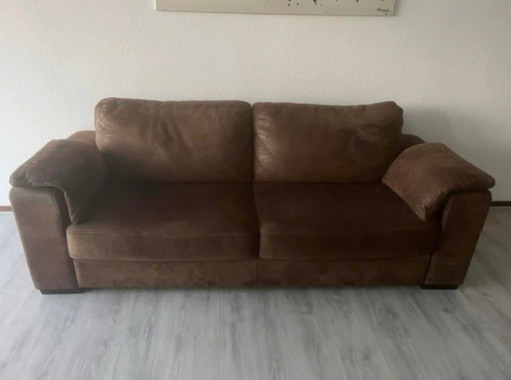 Suede 3-zits bank / Couch 3 ppl / urgent & great condition, Ophalen, Driepersoons, 75 tot 100 cm, Zo goed als nieuw