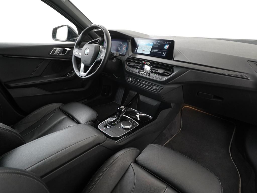 BMW 1 Serie 118i Sport Line Automaat | Panoramadak | Leder |, 12 maanden, Stof, Gebruikt, Zwart