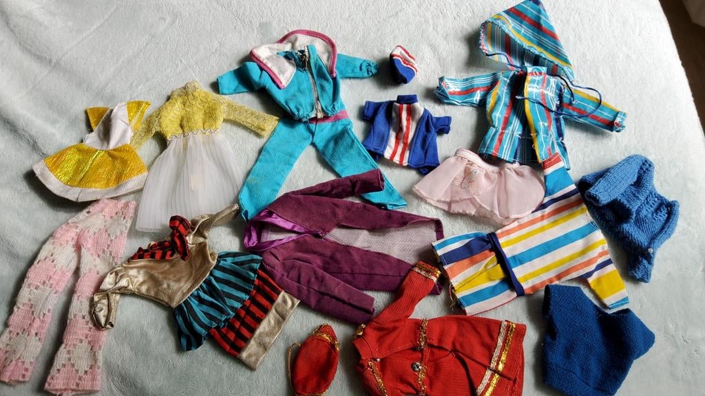 Vintage Barbie Sindy Fleur Tienerpop outfit jas hoed jurk., Ophalen of Verzenden, Gebruikt, Fashion Doll