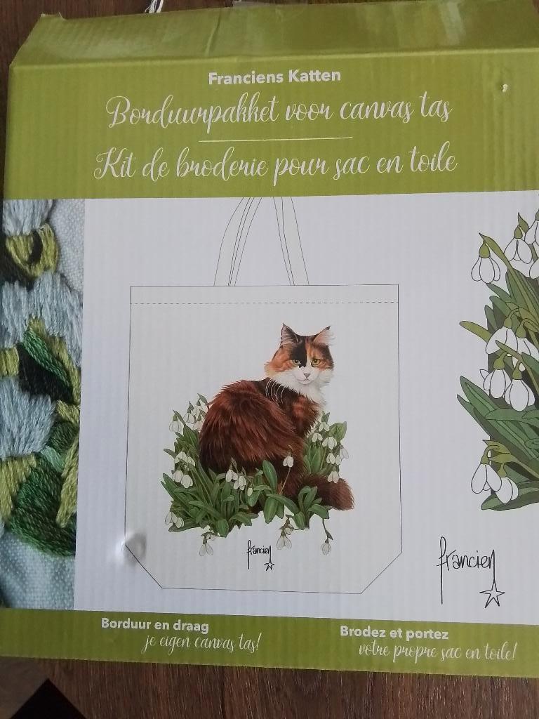 Borduurpakket voor canvas tas franciens katten, Ophalen of Verzenden, Zo goed als nieuw, Handborduren, Borduurpakket