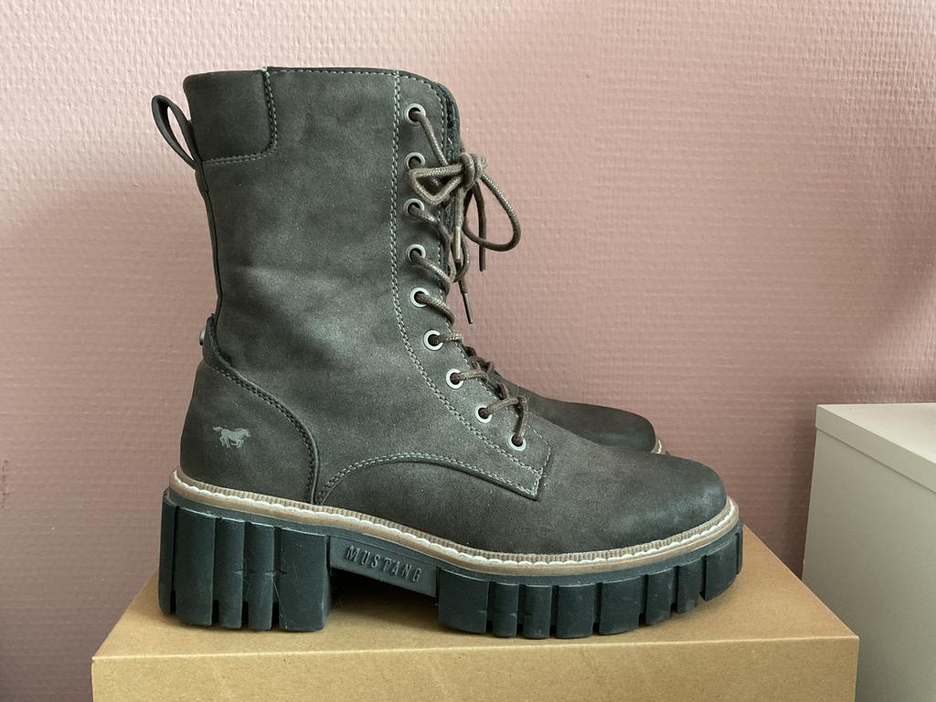 Mustang veterboots grijs maat 40, Ophalen of Verzenden, Zo goed als nieuw, Grijs, Lage of Enkellaarzen