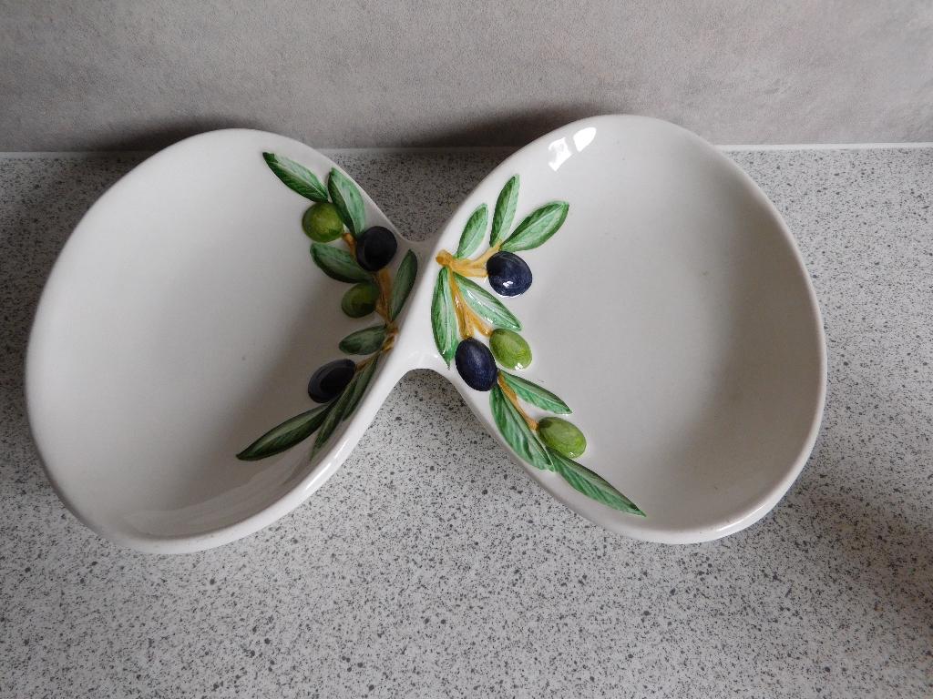 Schaal Olijf Keramiek Art.nr. 2025 24x14 cm. Made in Italy, Keramiek, Ophalen of Verzenden, Overige stijlen, Schaal of Schalen