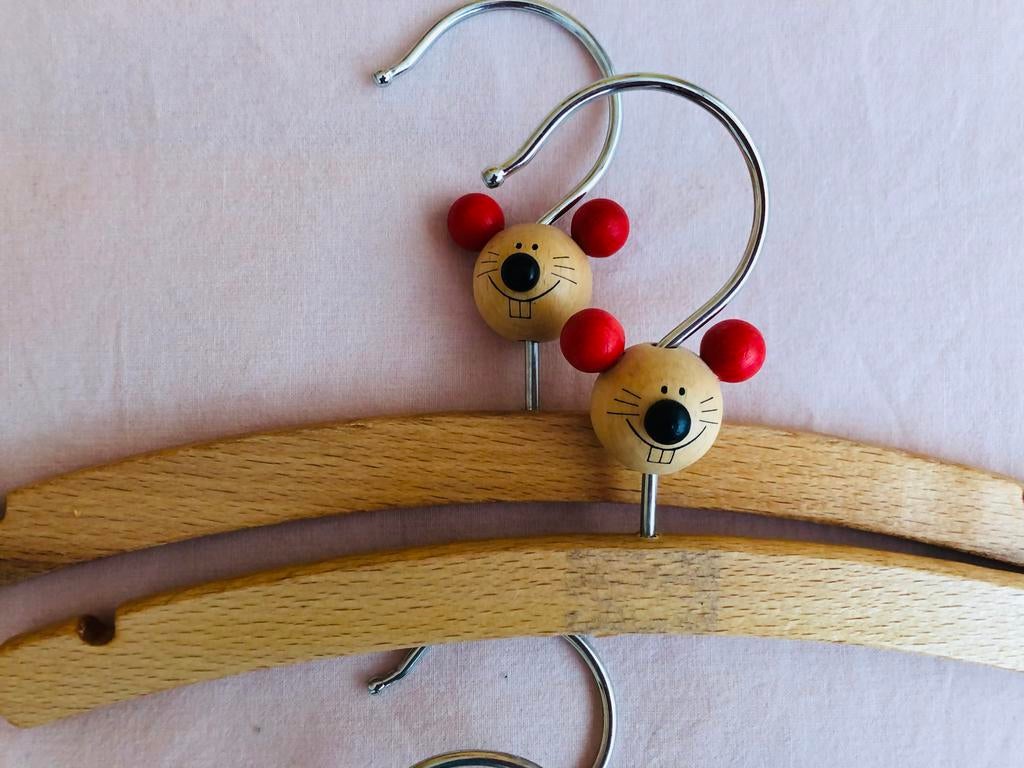 Leuke houten hangertjes voor baby kleertjes, Kleding | Dames, Kledinghangers, Ophalen of Verzenden, Gebruikt, Hout, Kinderen