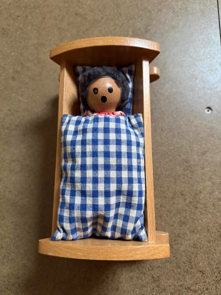 Vintage Retro poppenbedje, Ophalen of Verzenden, Zo goed als nieuw, Poppenhuis