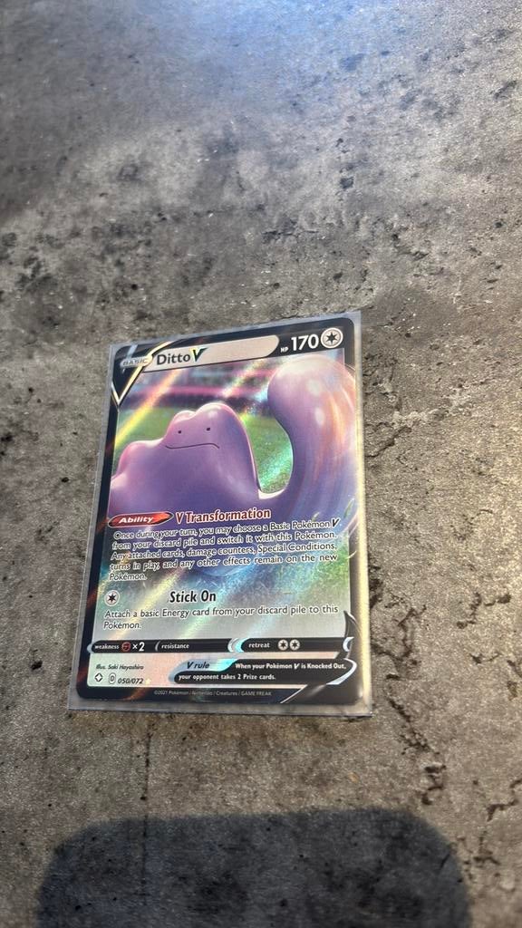 Ditto V (050/072) Shining Fates, Hobby en Vrije tijd, Verzamelkaartspellen | Pokémon, Ophalen of Verzenden, Zo goed als nieuw