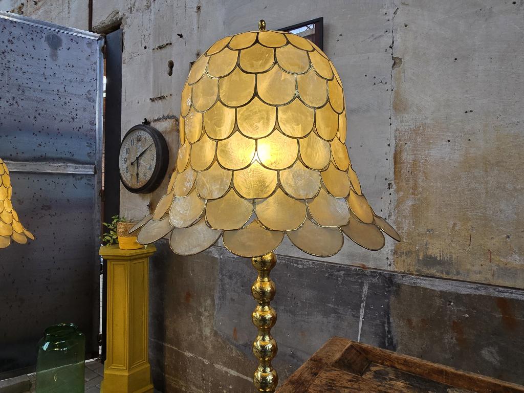 XL Jaren 70 Design Tafel Lamp Capiz Schelpen Parelmoer Goud, Huis en Inrichting, Lampen | Tafellampen, Gebruikt, Overige materialen
