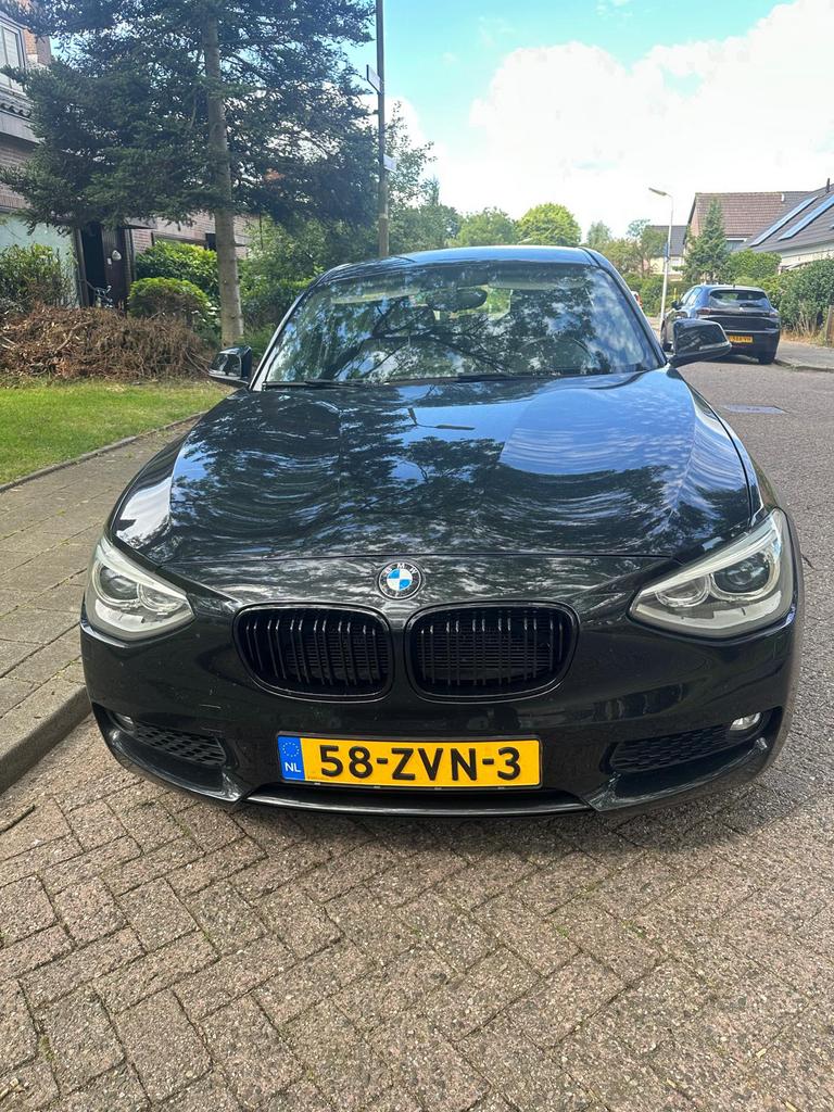 BMW 1-Serie 116i 5DR, Auto's, BMW, Bedrijf, 1-Serie, Benzine, B, Hatchback, Handgeschakeld, Origineel Nederlands, Zwart, Achterwielaandrijving