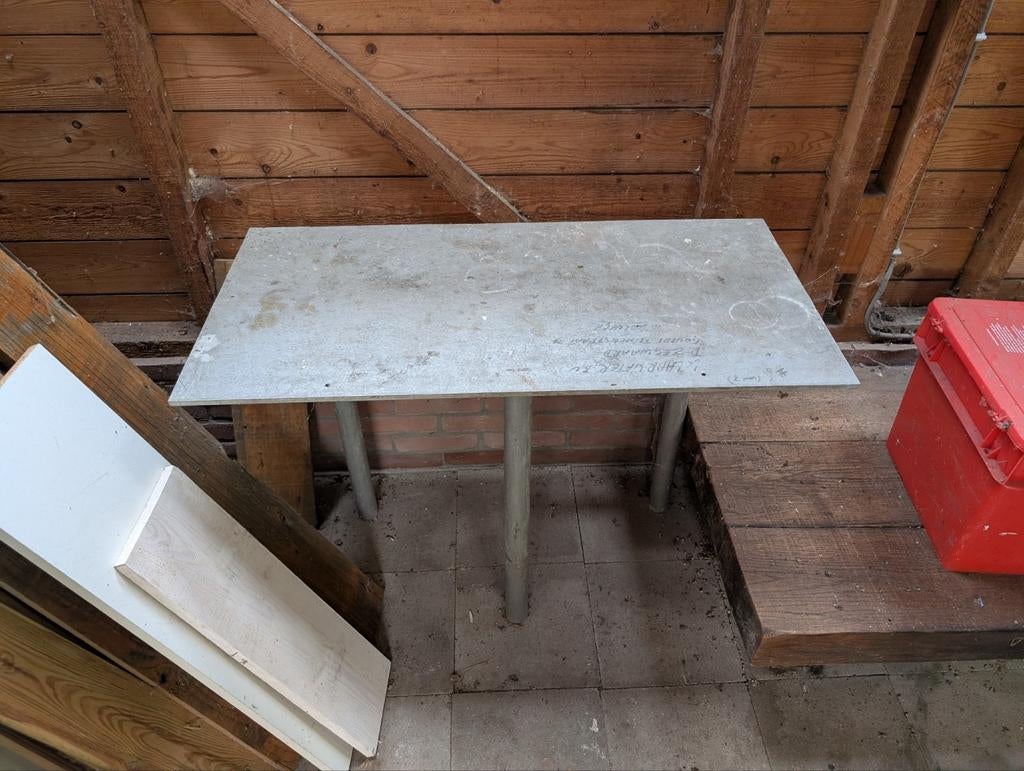 Metalen tafel met 3 poten - 50x100x74 cm, Ophalen