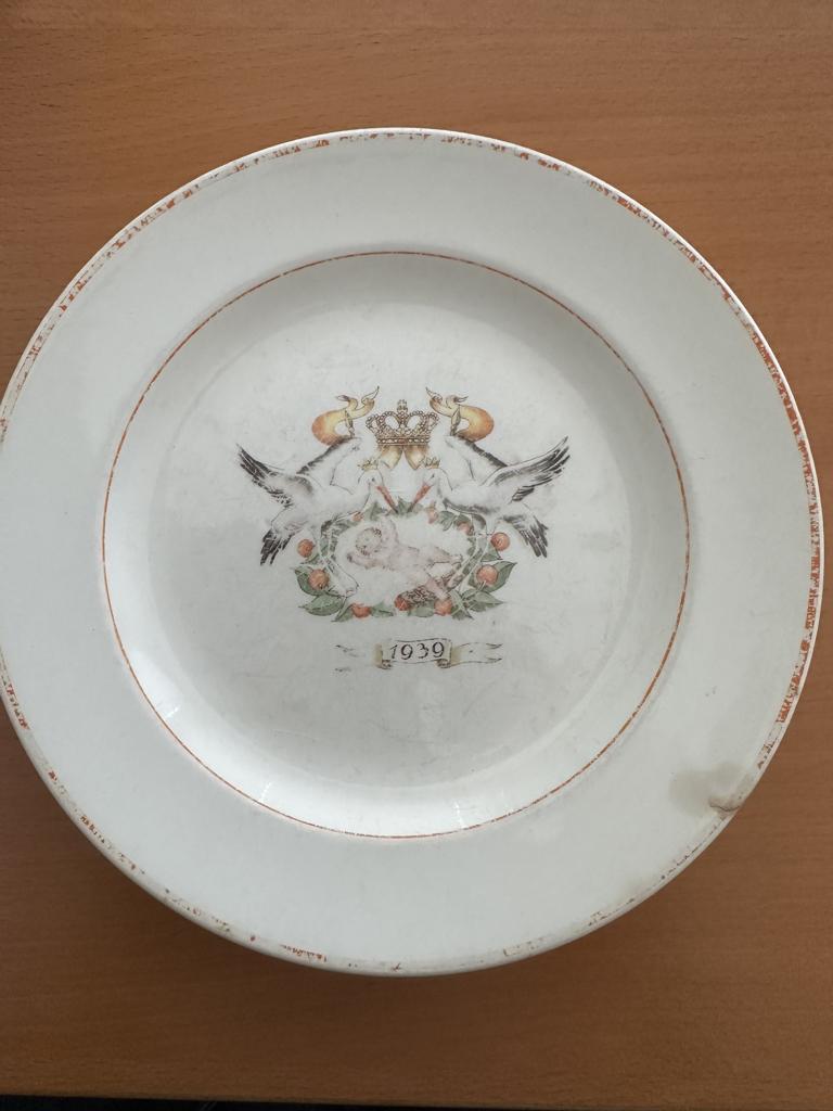 Geboortebord Prinses Irene (1939), Verzamelen, Koninklijk Huis en Royalty, Ophalen, Gebruikt, Nederland, Servies