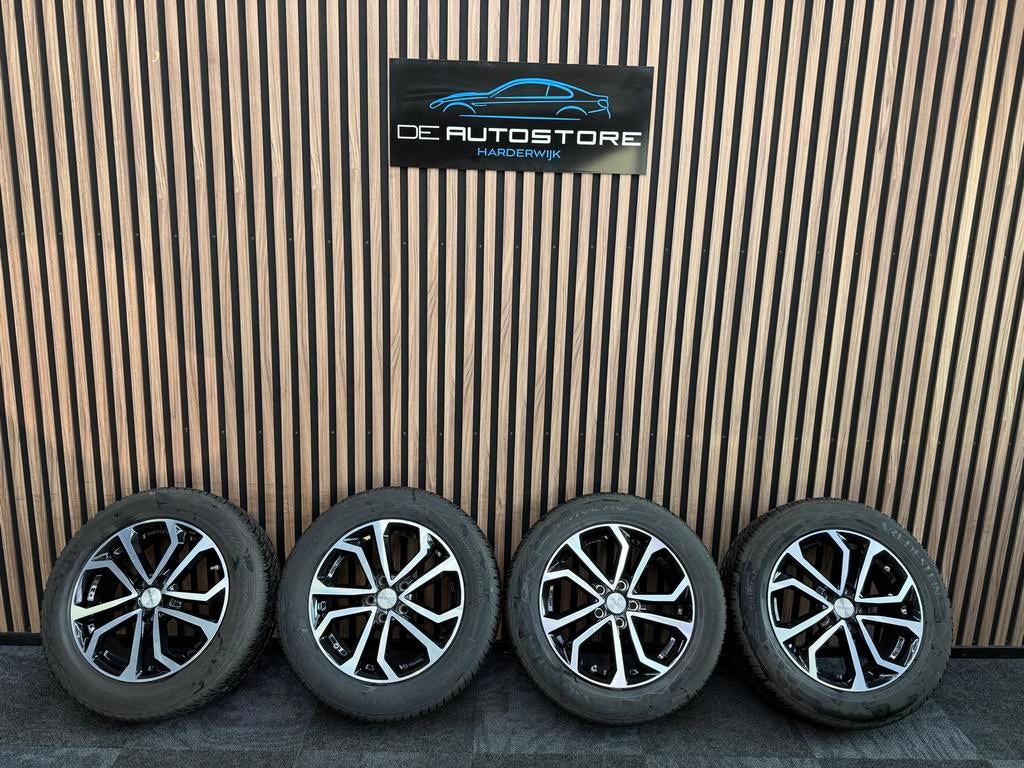 Nissan Qashqai/Juke Winterset 5x114,3 Naafdiameter66,1 ET 40, Banden en Velgen, 17 inch, Personenwagen, Gebruikt