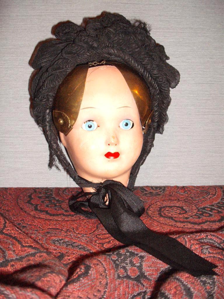 ** Klein Kaphoedje  - Klederdracht **, Antiek en Kunst, Verzenden