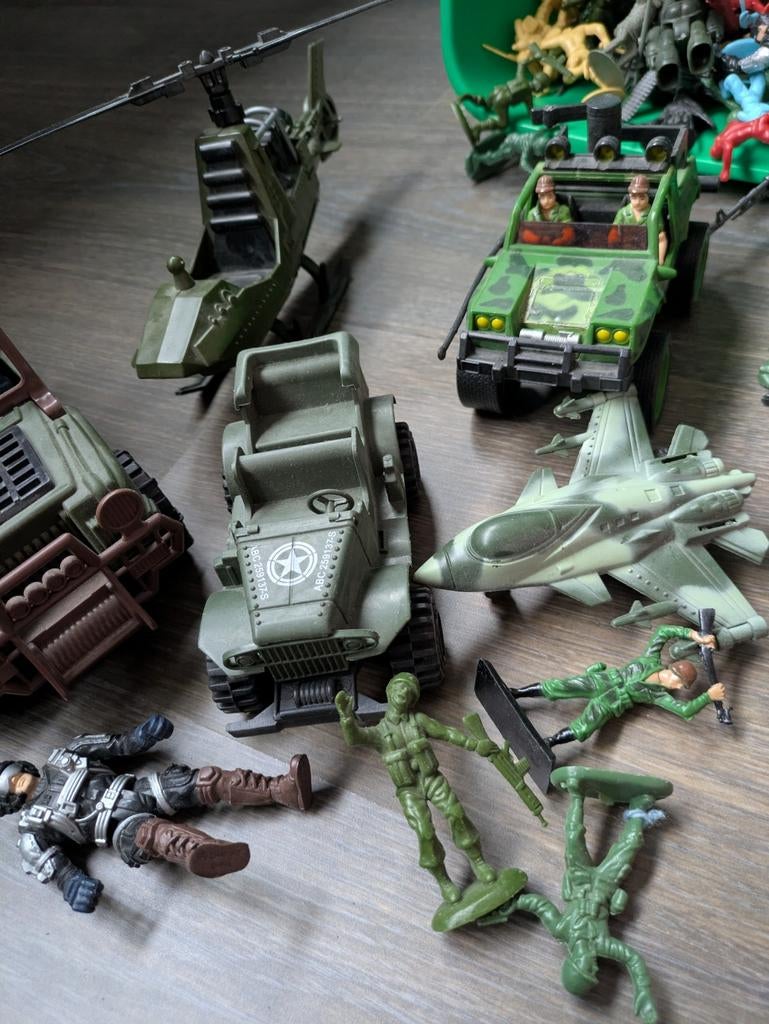 Soldaatjes en voertuigen speelgoed, Overige generaties, Ophalen, Gebruikt, Overige rassen