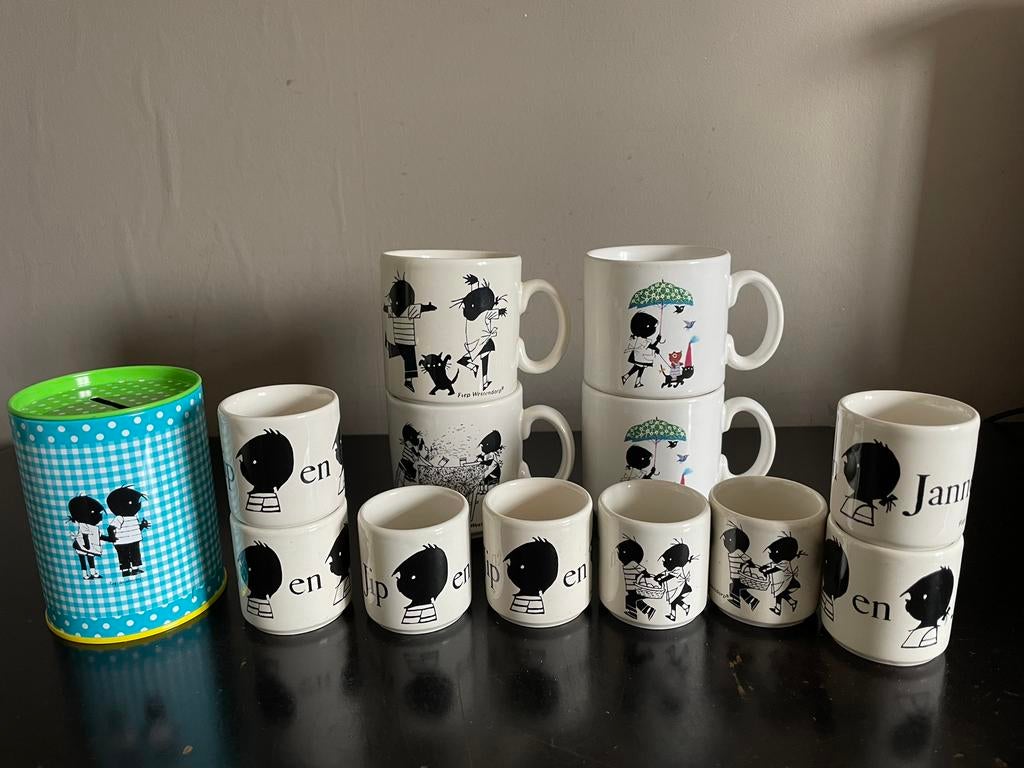 Jip&Janneke 4 mokken 8 eierdopjes 1 spaarpot, Overige typen, Ophalen of Verzenden, Zo goed als nieuw, Overige stijlen