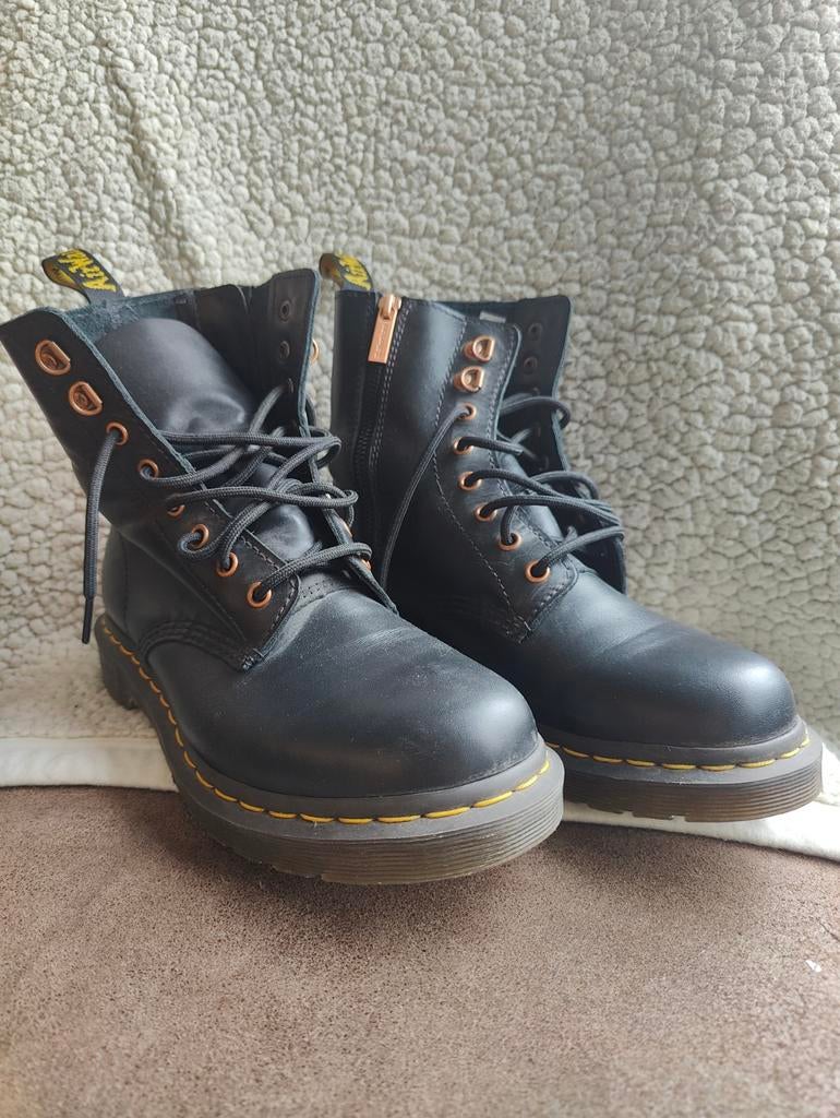 Dr. Martens Pascal 1460 - Maat 41 - Rosé Gouden Details, Kleding | Dames, Schoenen, Zo goed als nieuw, Lage of Enkellaarzen, Zwart