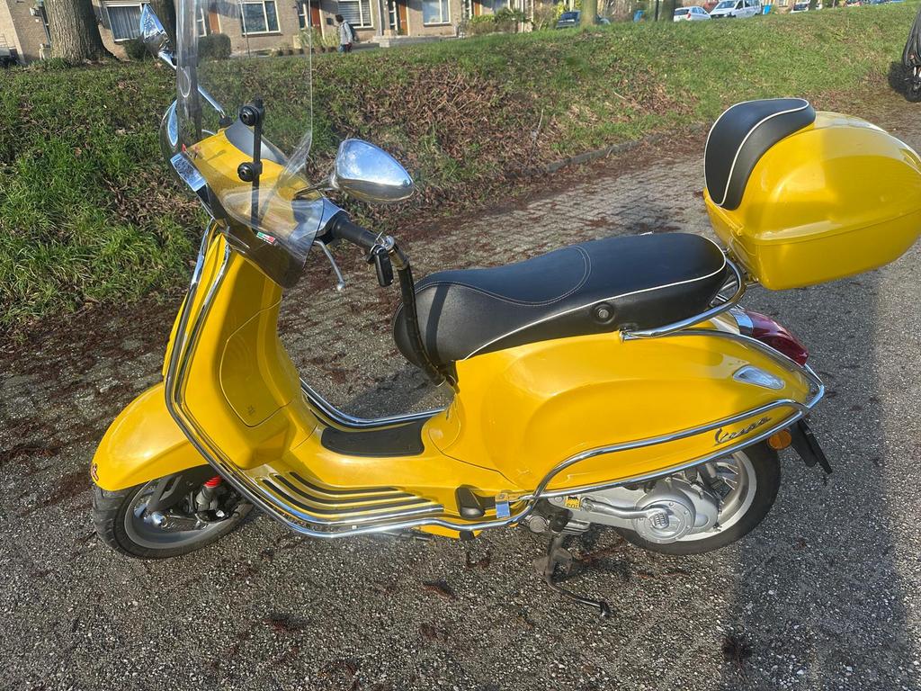 Gele Vespa Scooter, Ophalen of Verzenden, Zo goed als nieuw, Benzine