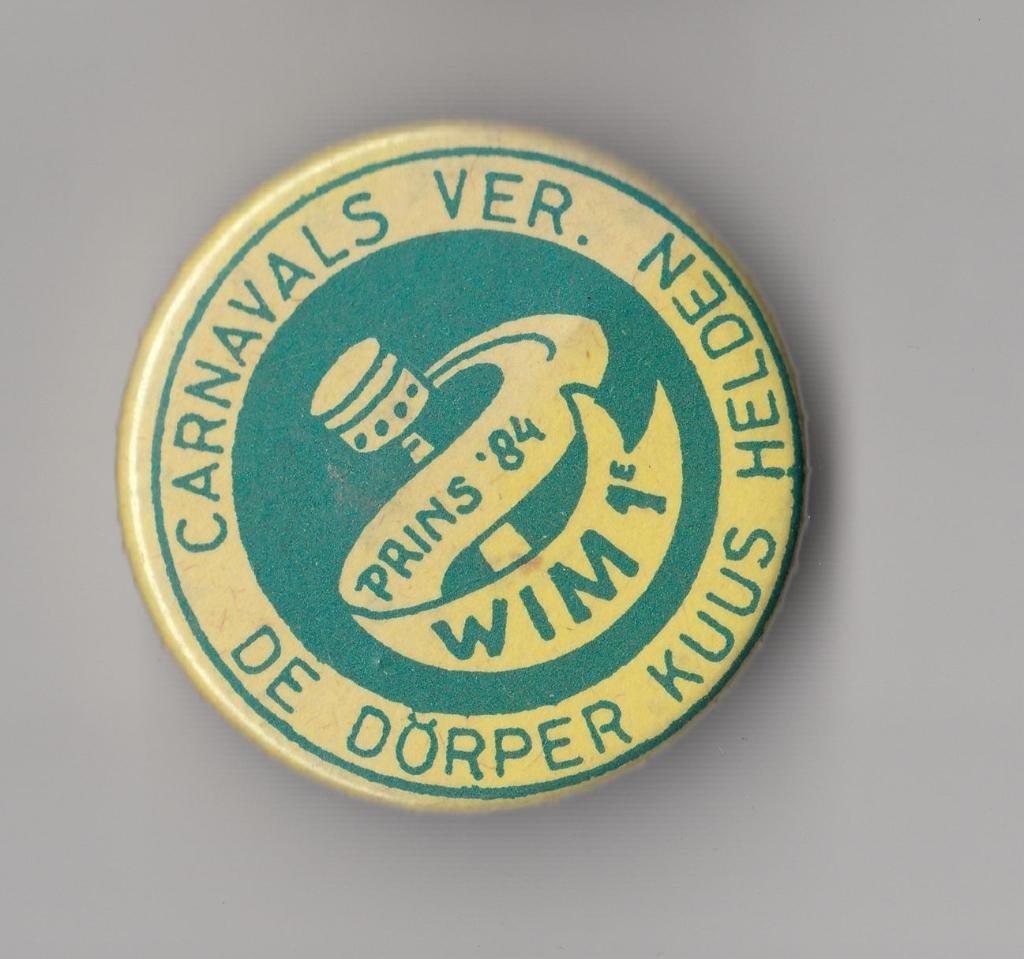 Button Carnaval 1984 Helden De Dörper Kuus, Gebruikt, Niet vindbaar, Niet vindbaar, Speldje of Pin