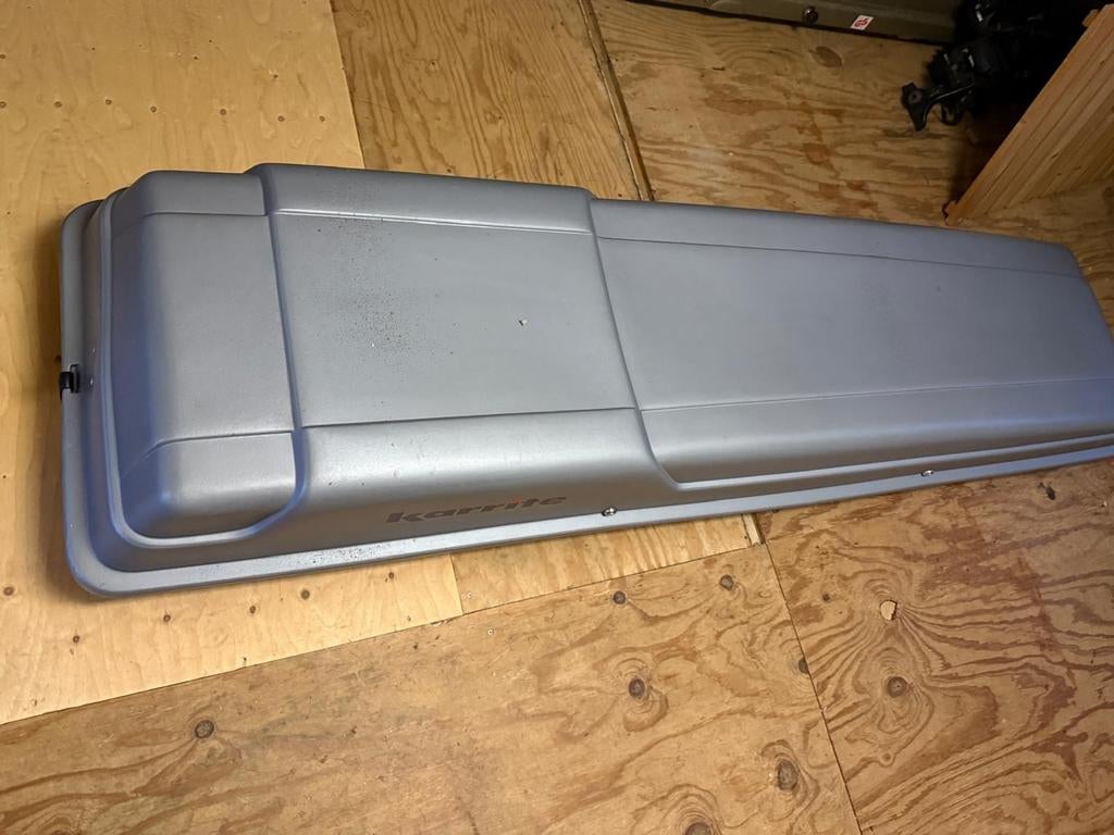 Karrite dakkoffer, Ophalen