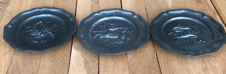 3 tinnen borden met sterrenbeelden diameter 23 cm, Antiek en Kunst, Ophalen of Verzenden