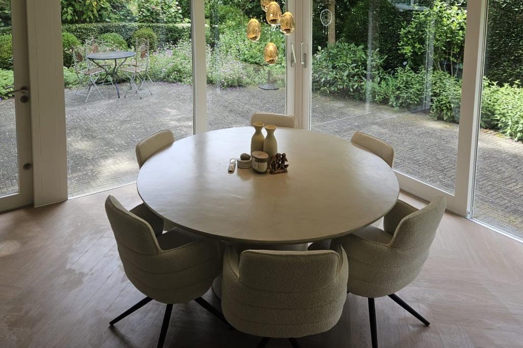 Ronde betoncire eettafel met kegelpoot, Ophalen, Overige materialen, Rond, Nieuw