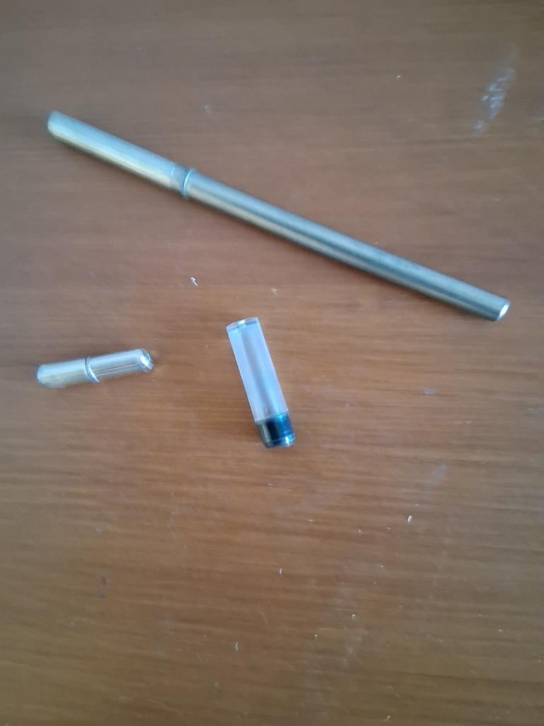 3 metalen kokertjes voor kroontjespennen of potloodstiften, Ophalen of Verzenden, Gebruikt, Balpen, Overige merken