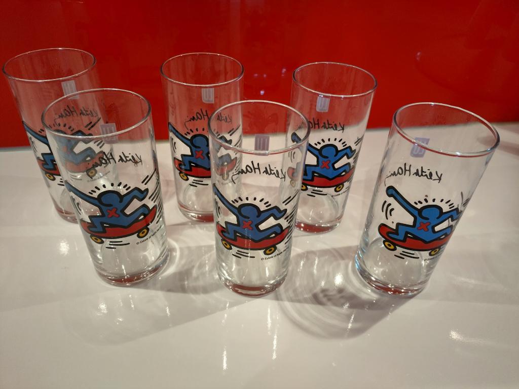 Keith Haring "Skater" glazen Nieuw !!, Glas of Glazen, Nieuw, Ophalen of Verzenden, Glas