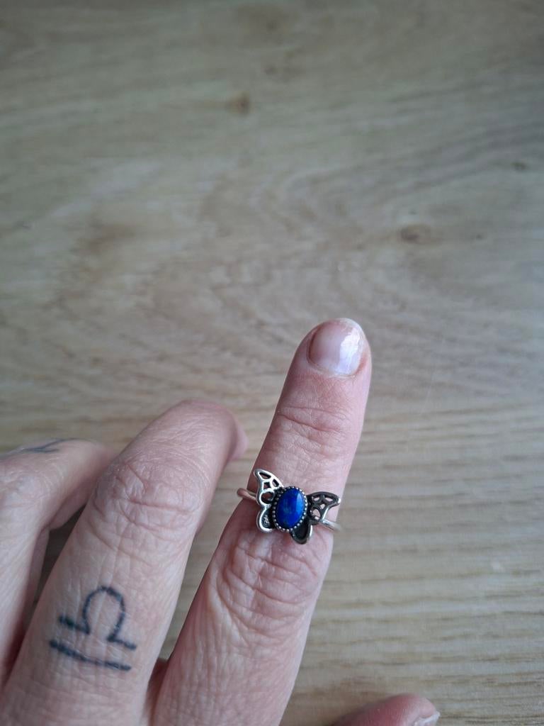 Vlinder ring met lapis lazuli steen, Gebruikt, Blauw, Ophalen of Verzenden, 17 tot 18