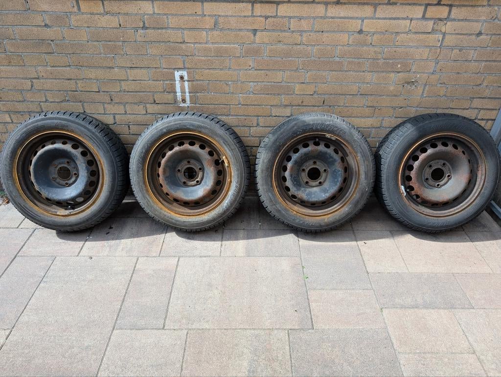 Winterbanden 195/ 60 R15, Ophalen, Gebruikt