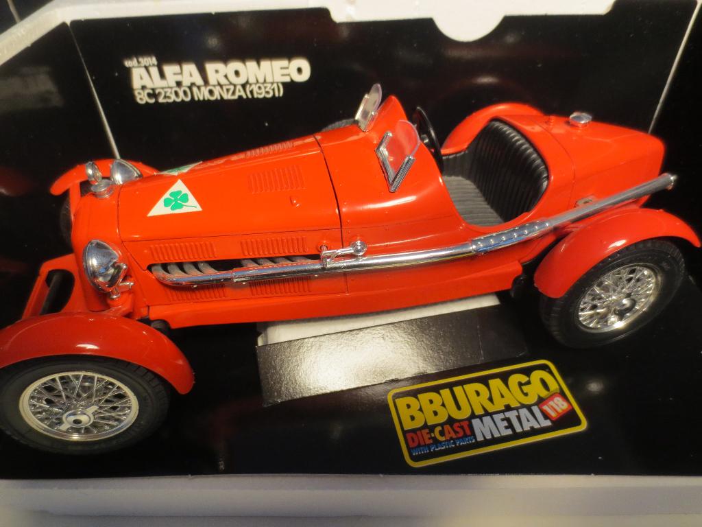 Bburago 1:18 Alfa Romeo/Bugatti/Corvette/Ferrari, Hobby en Vrije tijd, Modelauto's | 1:18, Ophalen of Verzenden, Nieuw, Auto, Bburago