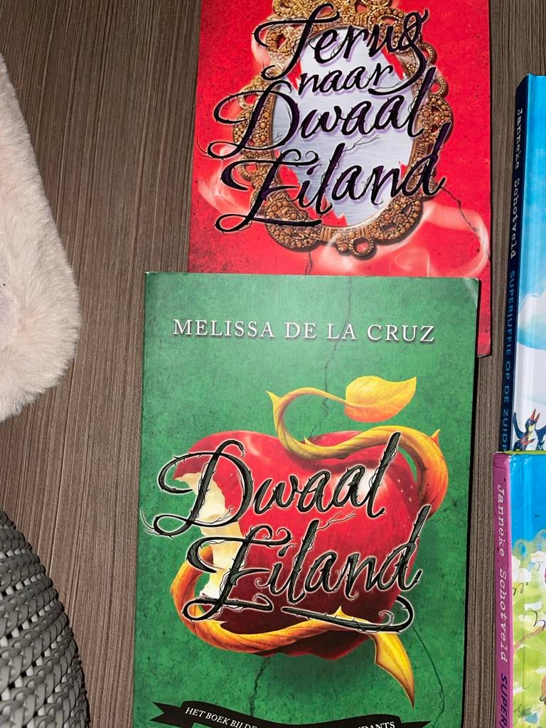 Dwaaleiland en Terug naar Dwaaleiland - Zo goed als nieuw, Boeken, Ophalen of Verzenden, Zo goed als nieuw