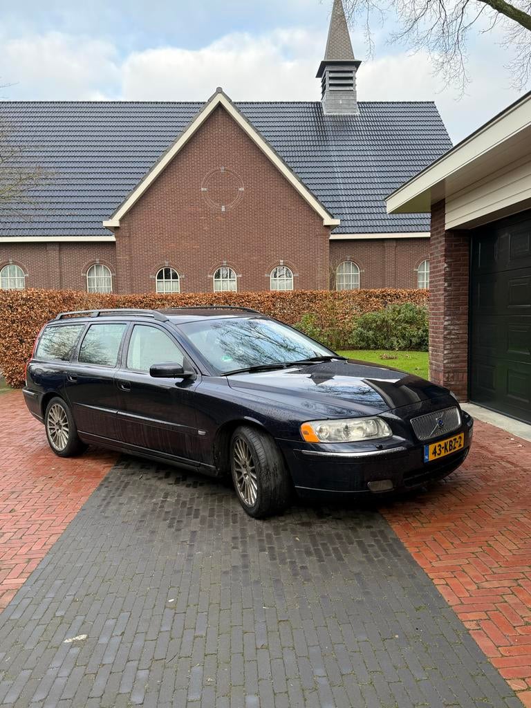 Volvo V70 2.4 T5 Geartronic 2005 Blauw, 1800 kg, Blauw, Stationwagon, 2401 cc