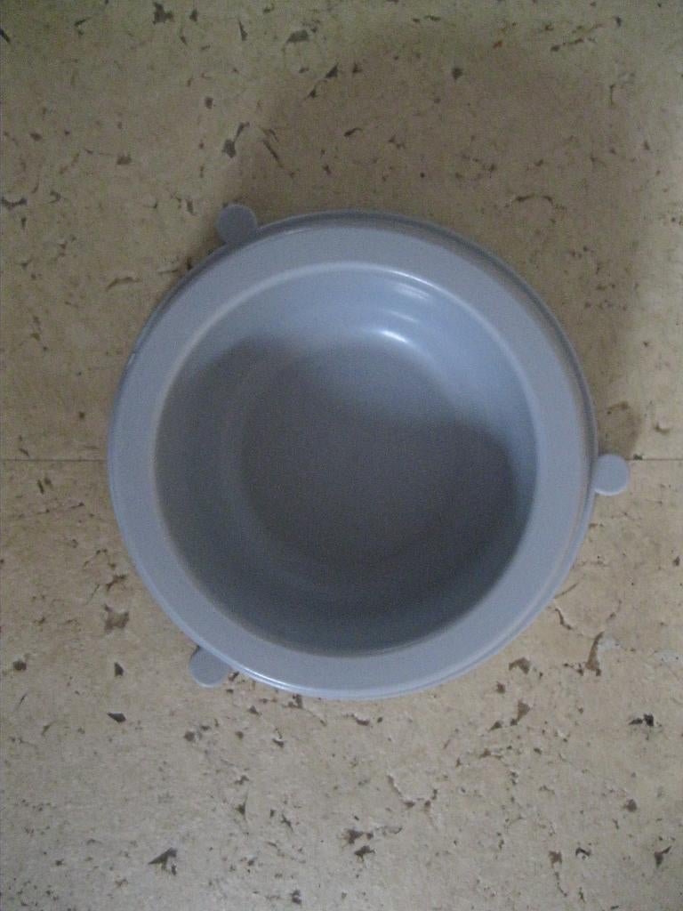 1 grijze voerbak en 1 drinkbak van plastic, Ophalen of Verzenden, Gebruikt