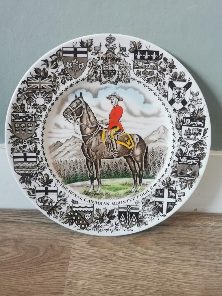 Royal Canadian Mounted Police Bord - Burslem, Ophalen of Verzenden