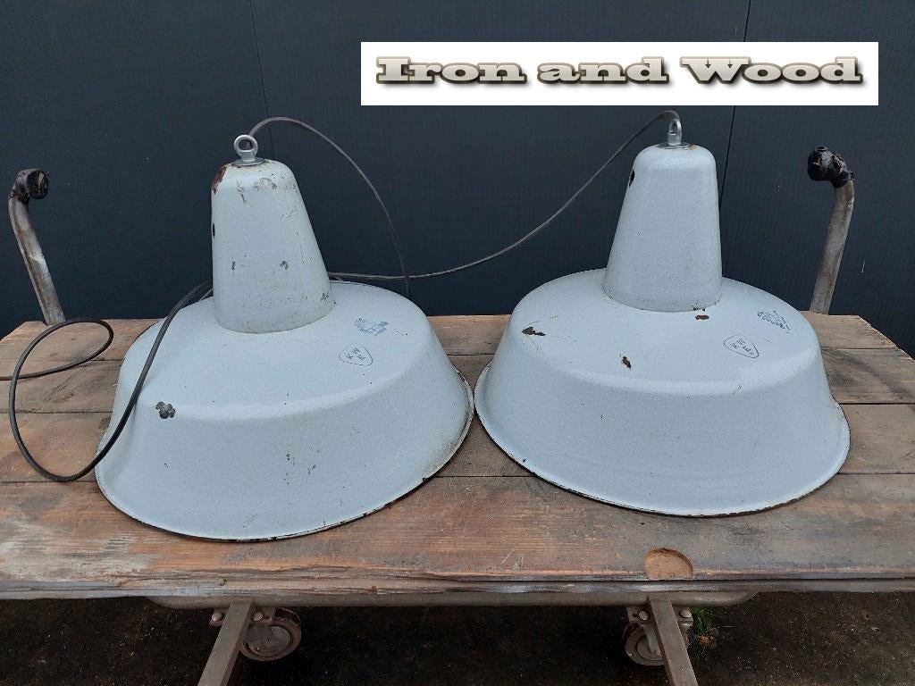 Grijze oude stoere emaille lampen - afm: H32 D41, Gebruikt, Ophalen of Verzenden, Metaal, Minder dan 50 cm