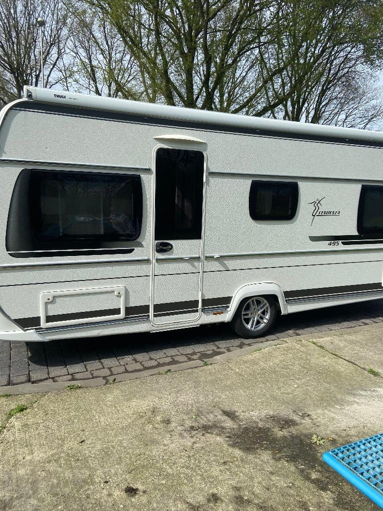 Fendt TENDENZA 495 SF   Bj. 2017     Zeer goed onderhouden, Frans bed, Particulier, Schokbreker, Fendt