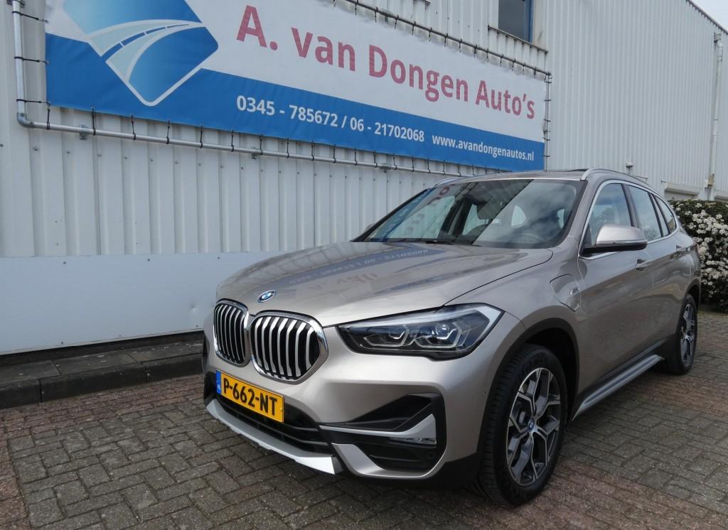 Bmw X1 XDRIVE25E X-Line AUT,Led,Leer,Pano,Memory,HeadUp, 125 pk, Gebruikt, 750 kg, Leder