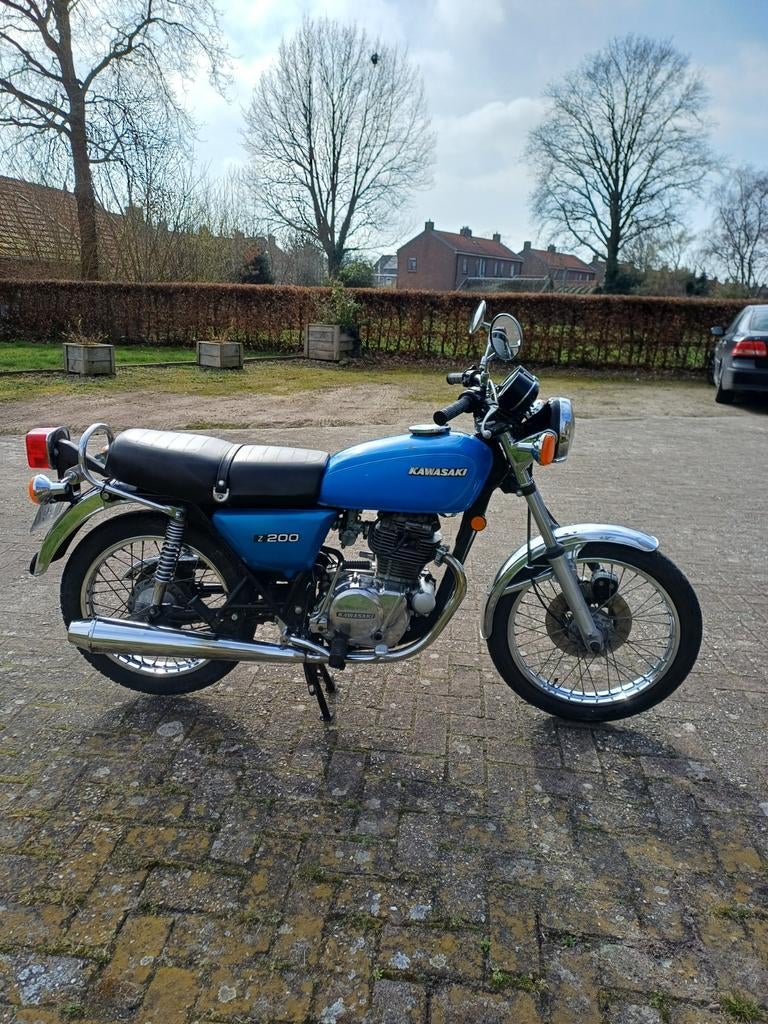 Kawasaki Z200 / KZ200, Motoren