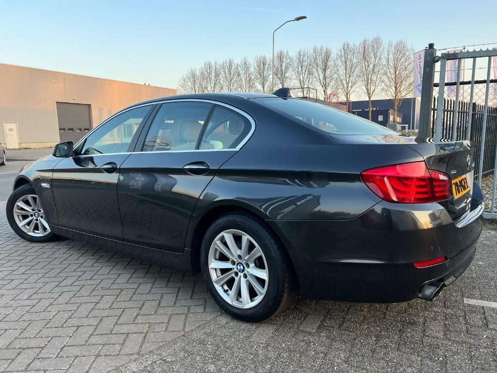 BMW 5-Serie 3.0 I 528i Automaat Leer Camera N.A.P, Achterwielaandrijving, Beige, 2996 cc, Bedrijf