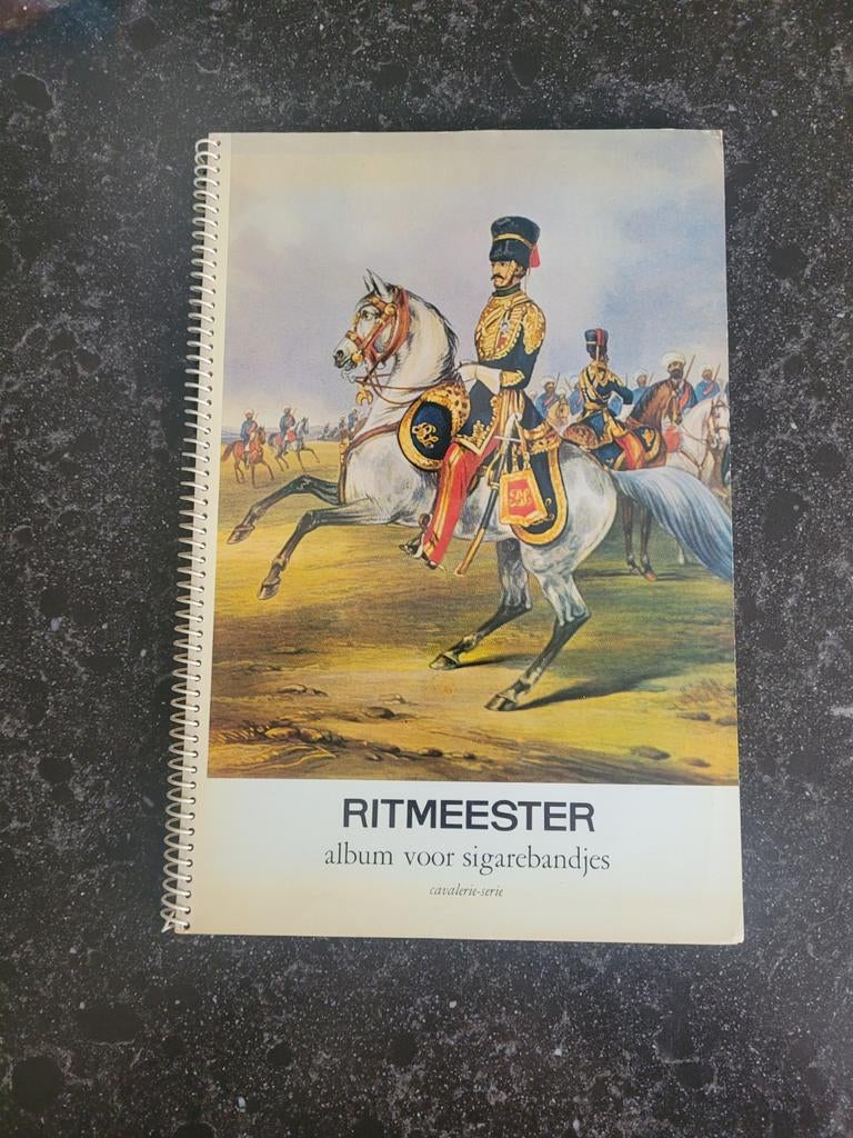 Album van Ritmeester met sigarenbandjes. Compleet, Ophalen of Verzenden, Zo goed als nieuw, Sigarenbandjes