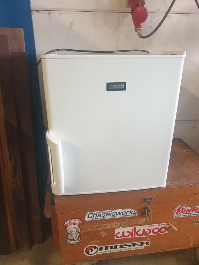 Zanussi mini vriezer, Ophalen, Zo goed als nieuw, Minder dan 60 cm, Minder dan 85 cm