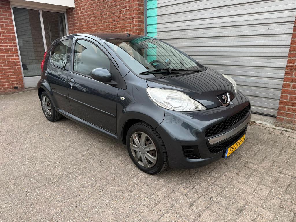 Peugeot 107 1.0-12V Millesim 200 Bj:2010, Voorwielaandrijving, Euro 5, Gebruikt, 4 stoelen