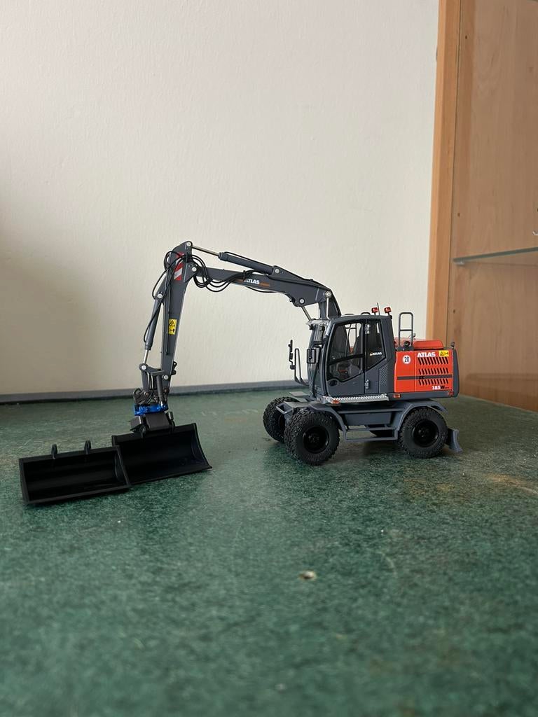 Atals 185Wblue 1:32 verbouwd, Ophalen of Verzenden, Zo goed als nieuw, Tractor of Landbouw, Overige merken