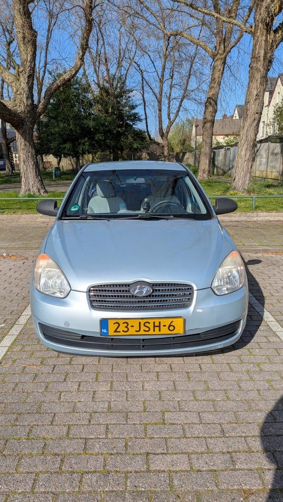 Hyundai Accent 1.4 4DRS 2009 Blauw, Auto's, Voorwielaandrijving, Accent, 40 €/maand, 4 cilinders