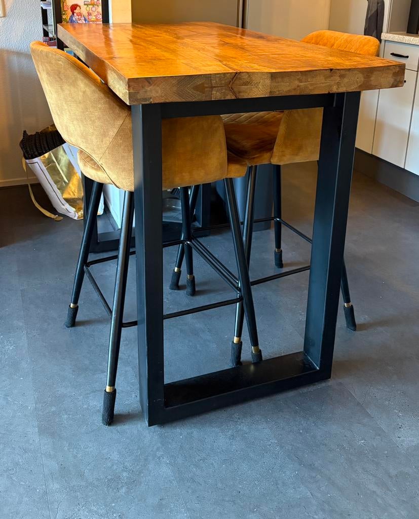 Bartafel met twee barkrukken, Ophalen, Zo goed als nieuw