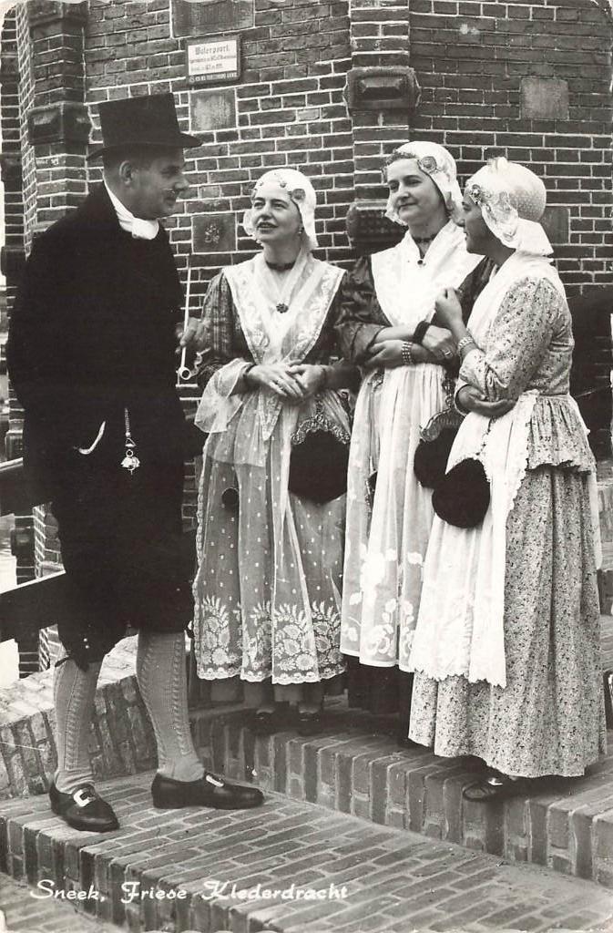 Sneek, Fries Klederdracht, Verzamelen, Ansichtkaarten | Nederland, Ophalen of Verzenden, 1960 tot 1980, Ongelopen, Friesland