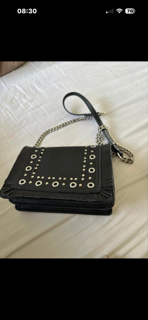 Zara Zwarte Schoudertas met Studs en Franjes, Ophalen of Verzenden, Zo goed als nieuw, Zwart, Schoudertasje