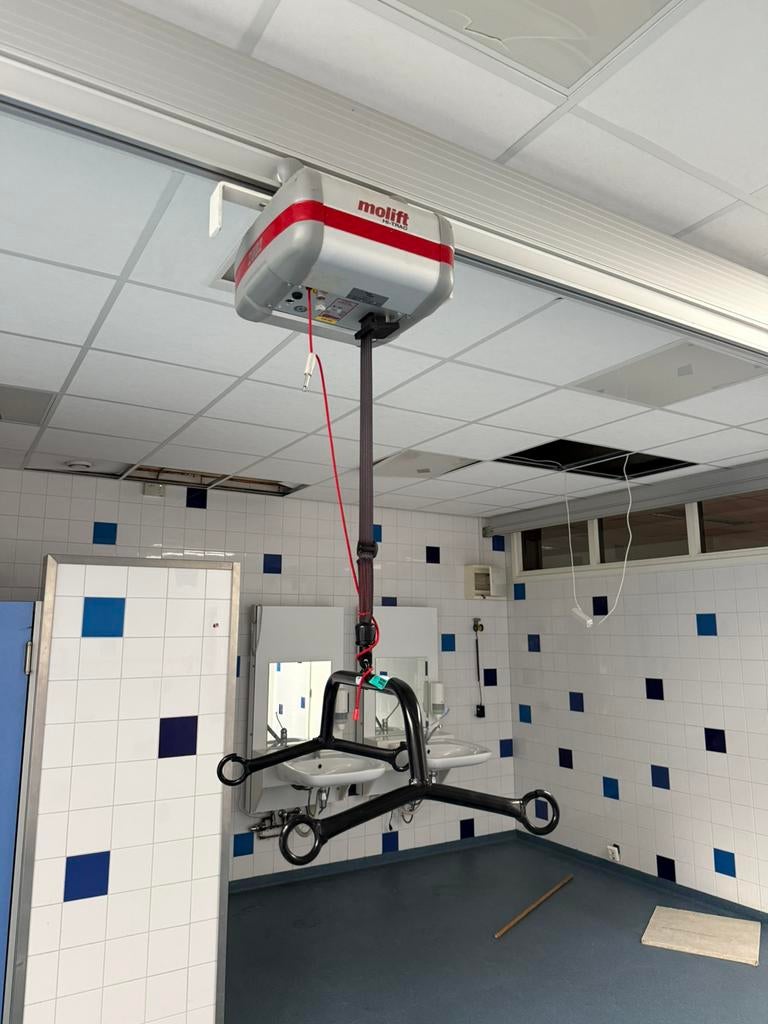 Professionele tillift - Molift model 2002 - 3 beschikbaar, Diversen, Verpleegmiddelen, Ophalen, Gebruikt, Molift, X