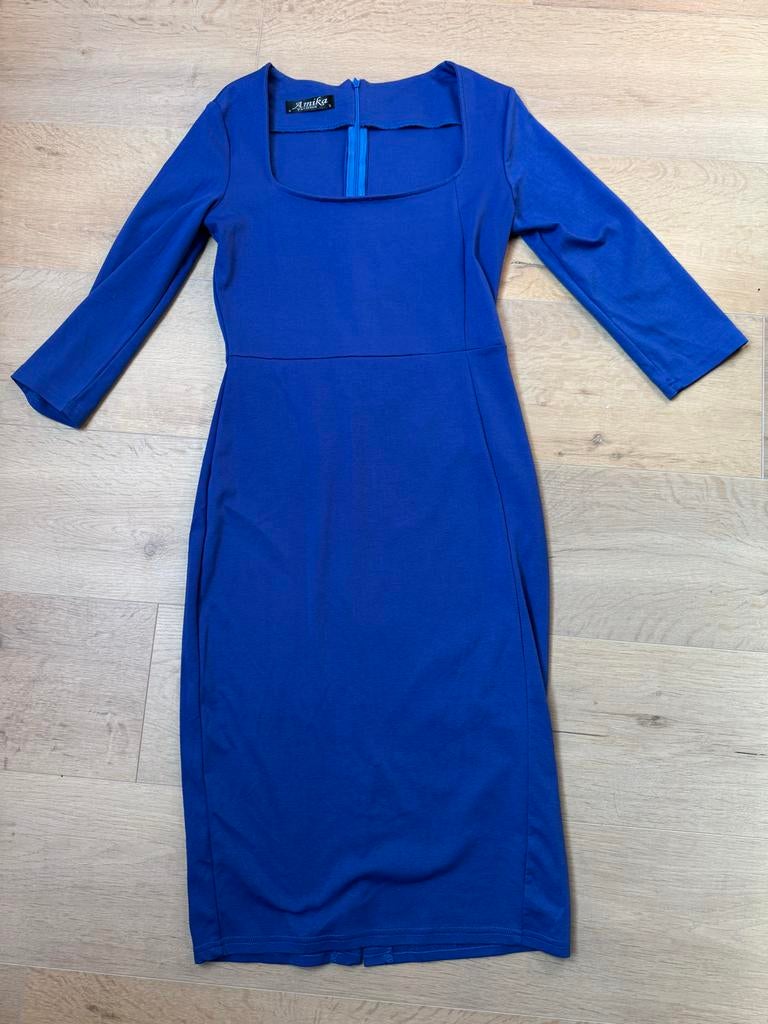 Koningsblauwe Cocktailjurk - Knielengte, maat s, Blauw, Ophalen of Verzenden, Zo goed als nieuw, Knielengte