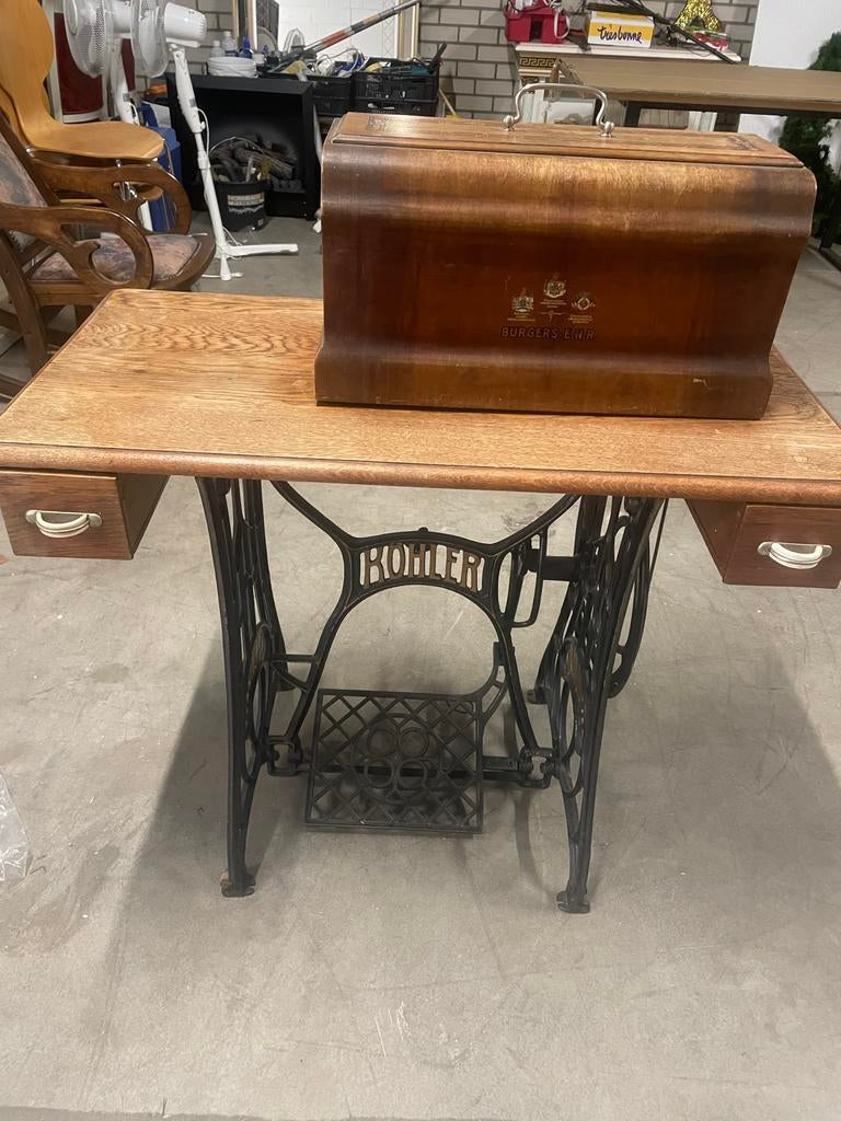 Antieke Kohlers naaimachine met Burgers E.N.R. kast, Ophalen